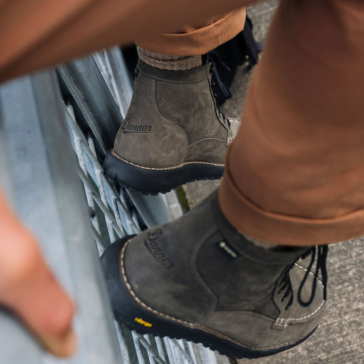 Danner Men's Logger Moc 917 GTX Mid Hiking Boots 6 Danner Men's Logger Moc 917 GTX Mid Hiking Boots