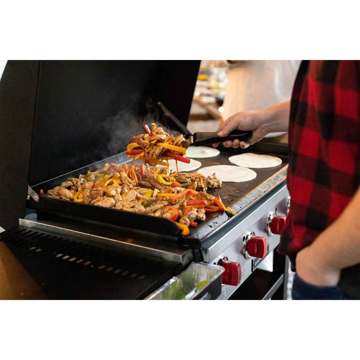 Camp Chef Flat Top 600 Griddle with Lid 8 Camp Chef Flat Top 600 Griddle with Lid