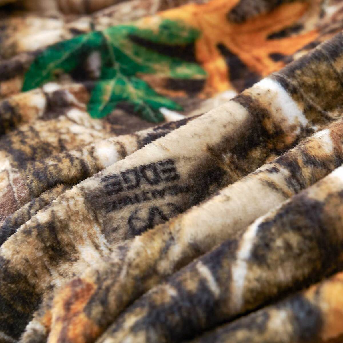 Realtree Edge Velvet Throw Blanket - 50in x 60in