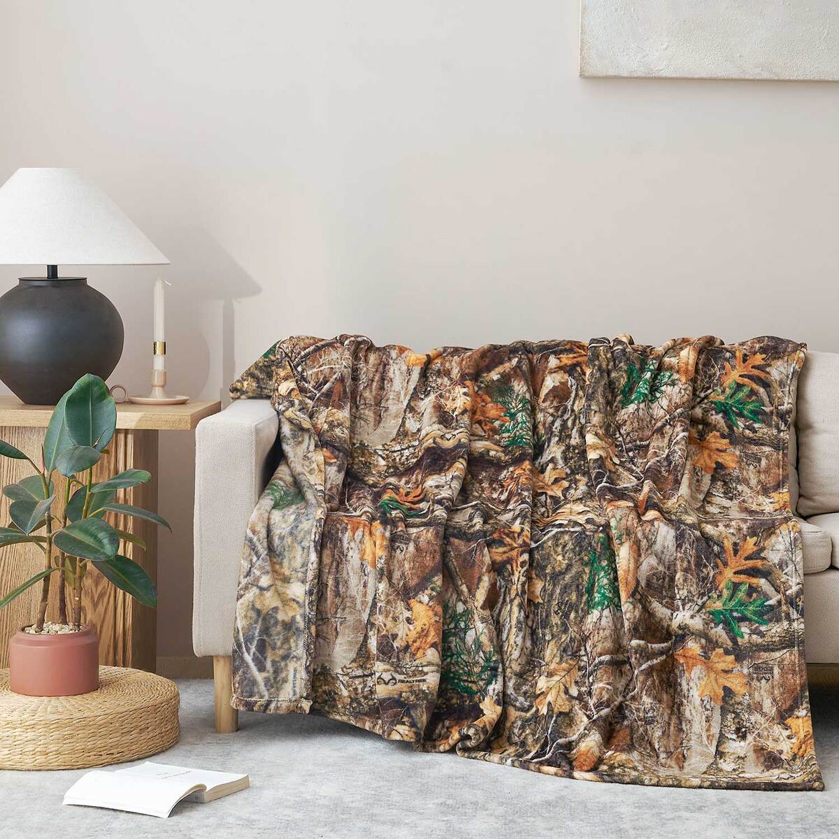 Realtree Edge Velvet Throw Blanket - 50in x 60in 4 Realtree Edge Velvet Throw Blanket - 50in x 60in