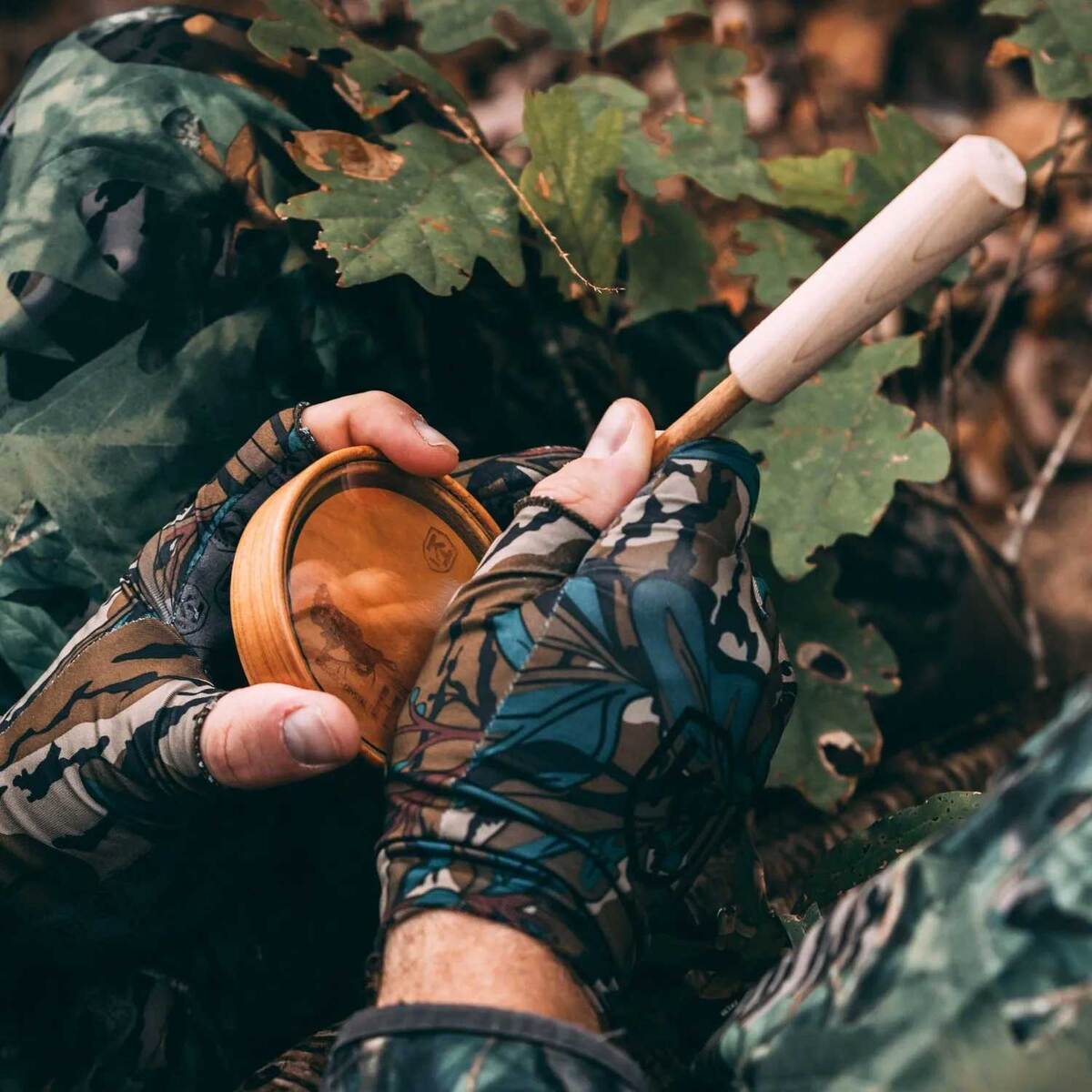 Knight & Hale HD Crystal Cherry Turkey Surface Pot Call 4 Knight & Hale HD Crystal Cherry Turkey Surface Pot Call