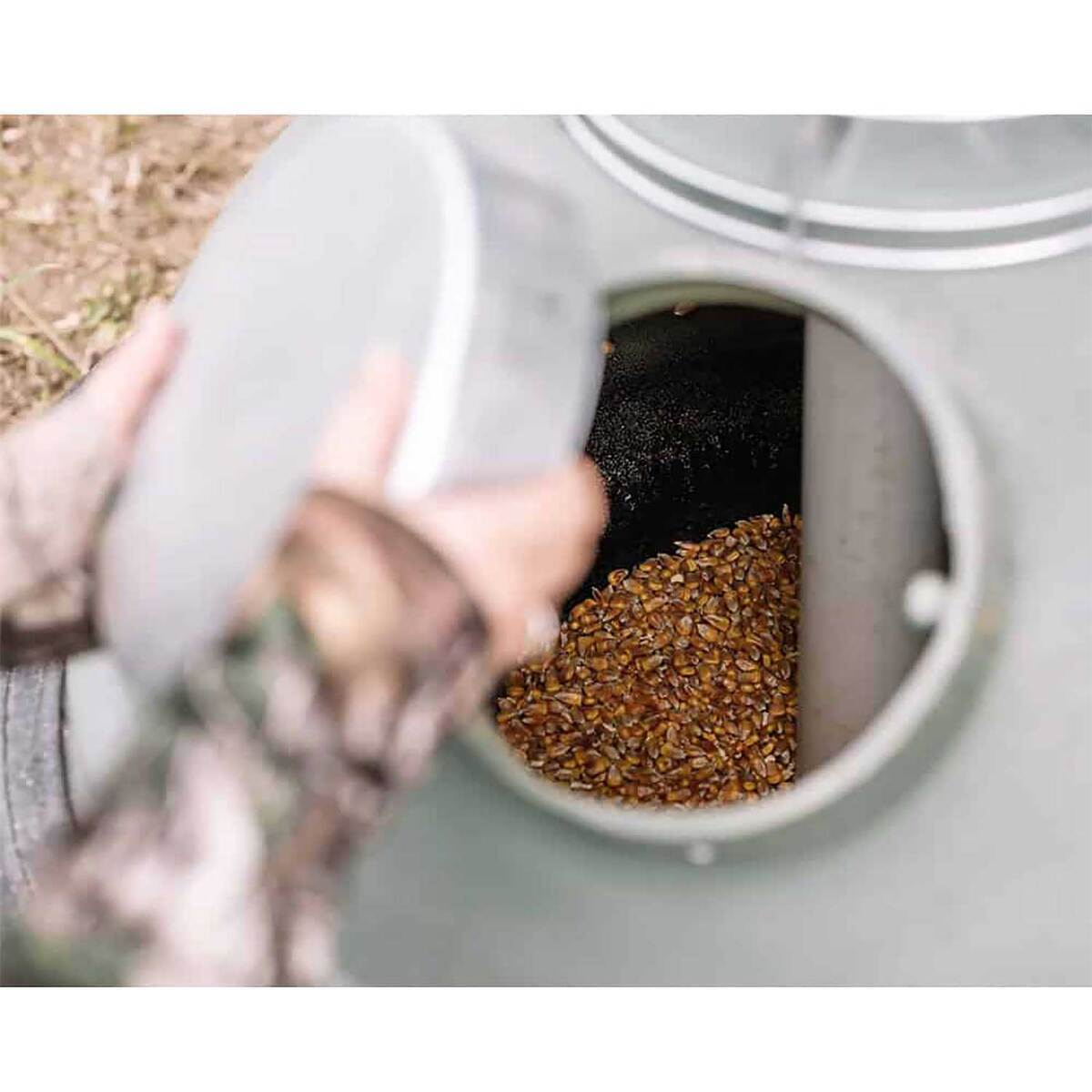 Capsule 250lb Feeder